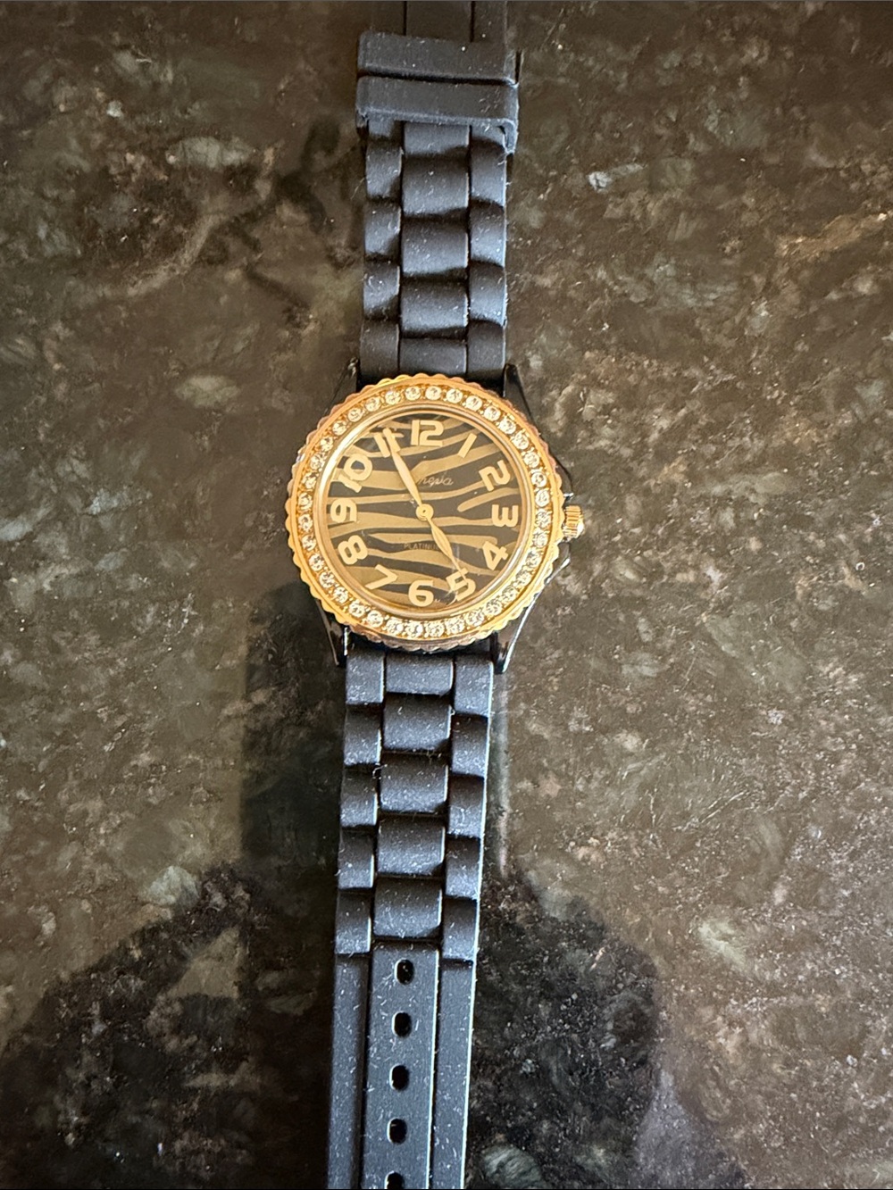 Rhinestone Bezel Silicone Strap Watch in Black and Gold JS-147